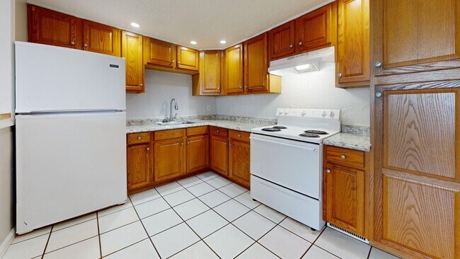 Building Photo - Elyria - fully updated two bedroom townhouse for rent!