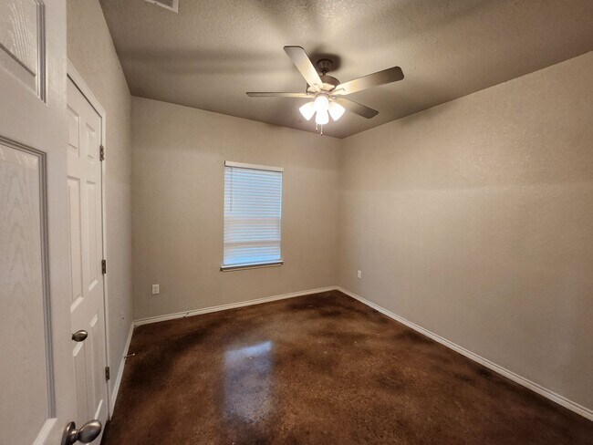 Building Photo - 620 Heathers Wy