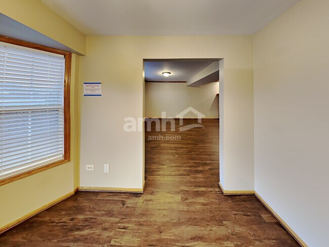 Building Photo - 2615 Heritage Lake Dr