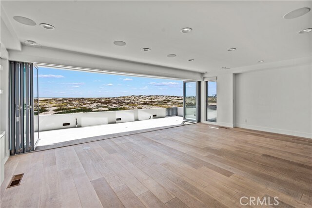 Building Photo - 816 W Oceanfront