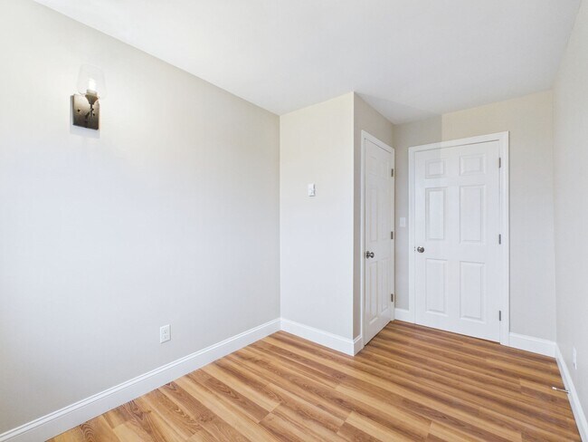 Building Photo - 715 Newhall St
