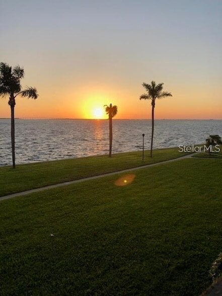 Building Photo - 113 1st St E