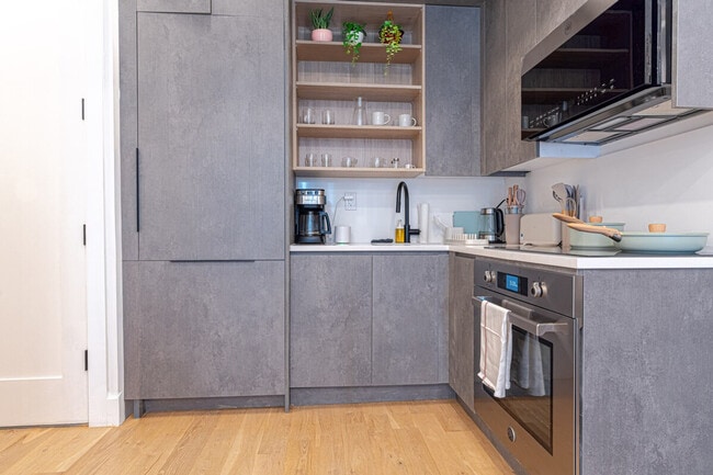 Building Photo - 242 Schaefer St