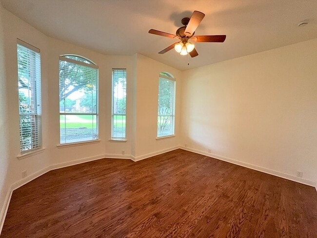 Building Photo - 1205 Golden Gate Dr