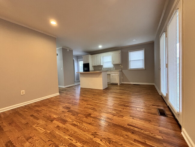 Building Photo - 2039 W Jefferson Pike