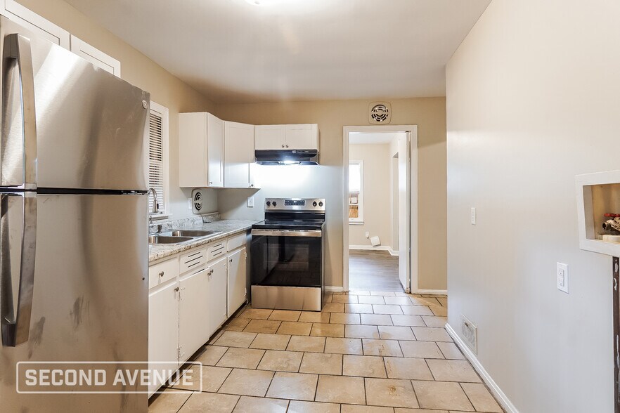 Building Photo - 9725 Red Ln Dr