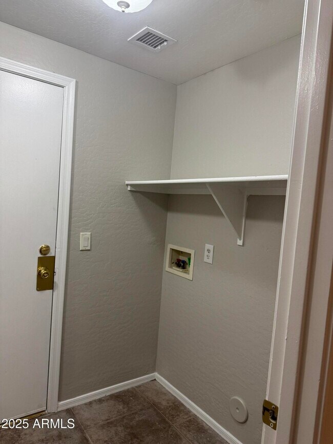 Building Photo - 12713 W Hollyhock Dr