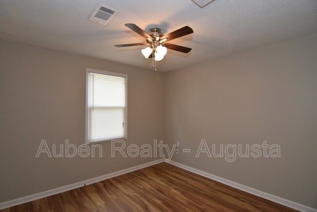 Building Photo - 1928 Wylie Dr