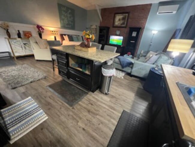 Building Photo - 5588 Daybreak Rd