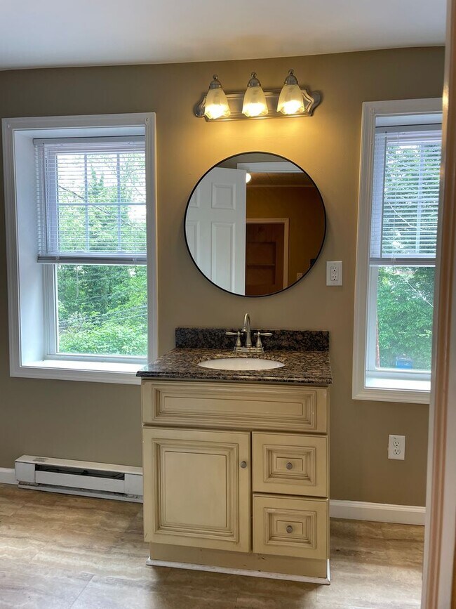 Building Photo - Private 4 Bedroom 1 Bathroom Townhome in East Hempfield Township!