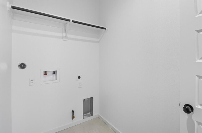 Building Photo - 2929 El Fenice Ln