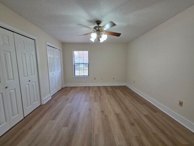 Building Photo - 916 Rentz Ave