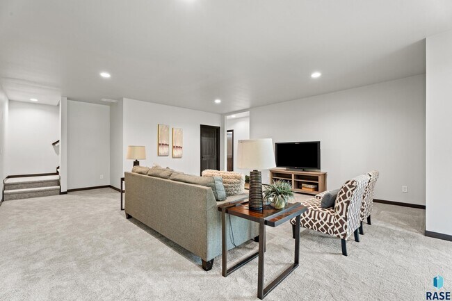 Building Photo - 1107 S Foss Ave