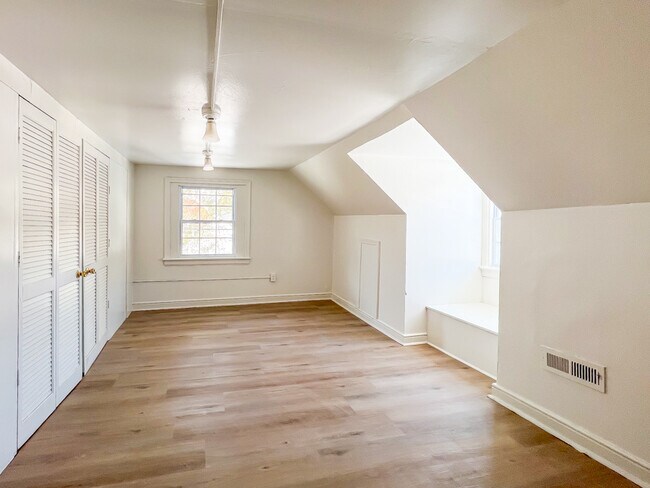 Building Photo - 1006 Greystone Ave