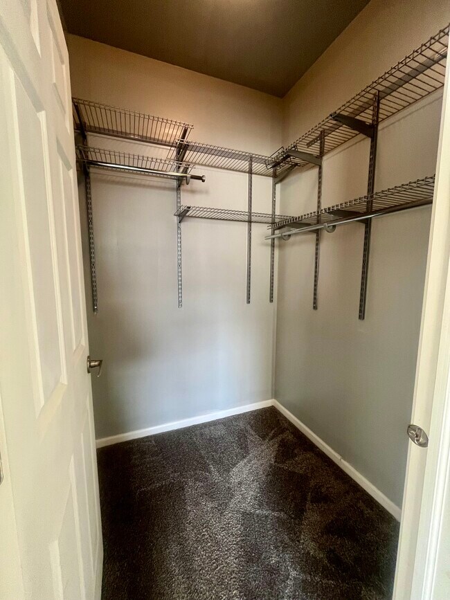 Building Photo - 1900 N Laramie Ave