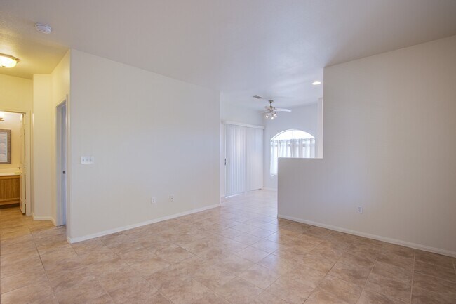 Building Photo - 1521 Ruby Cliffs Ln