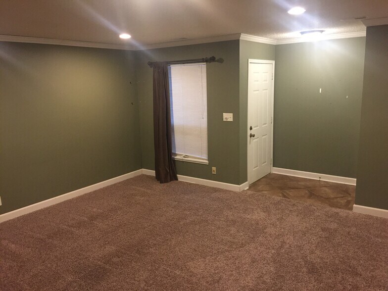 Building Photo - 548 NW 17th Cir