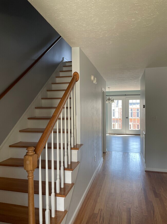 Building Photo - 696 Wyndhurst Dr