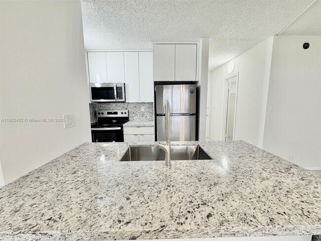 Building Photo - 2401 Riverside Dr