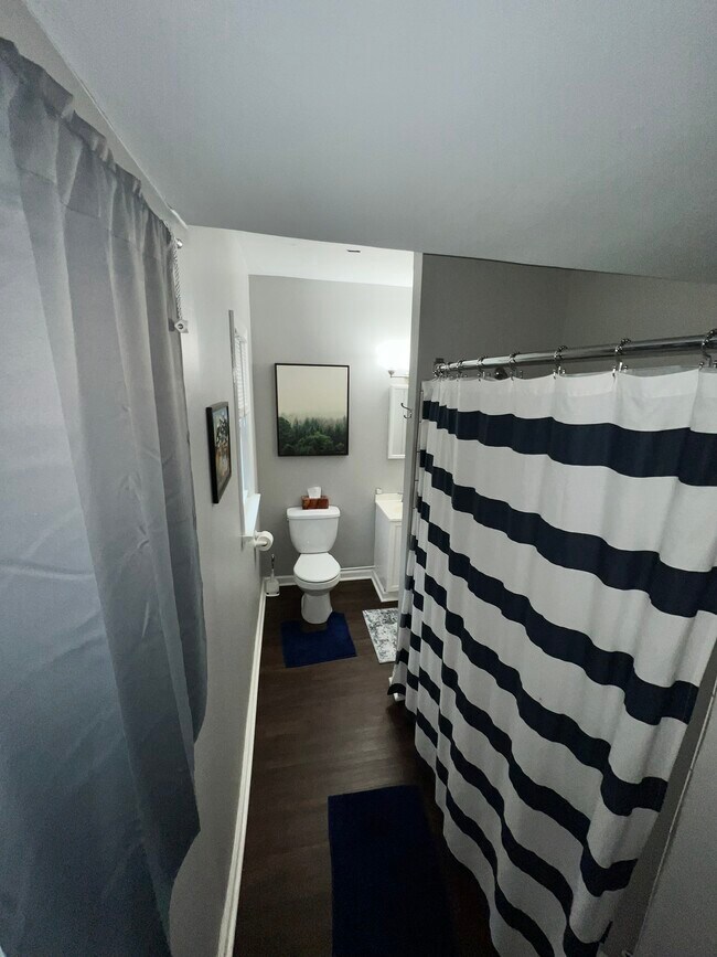 Building Photo - 610 Melville St