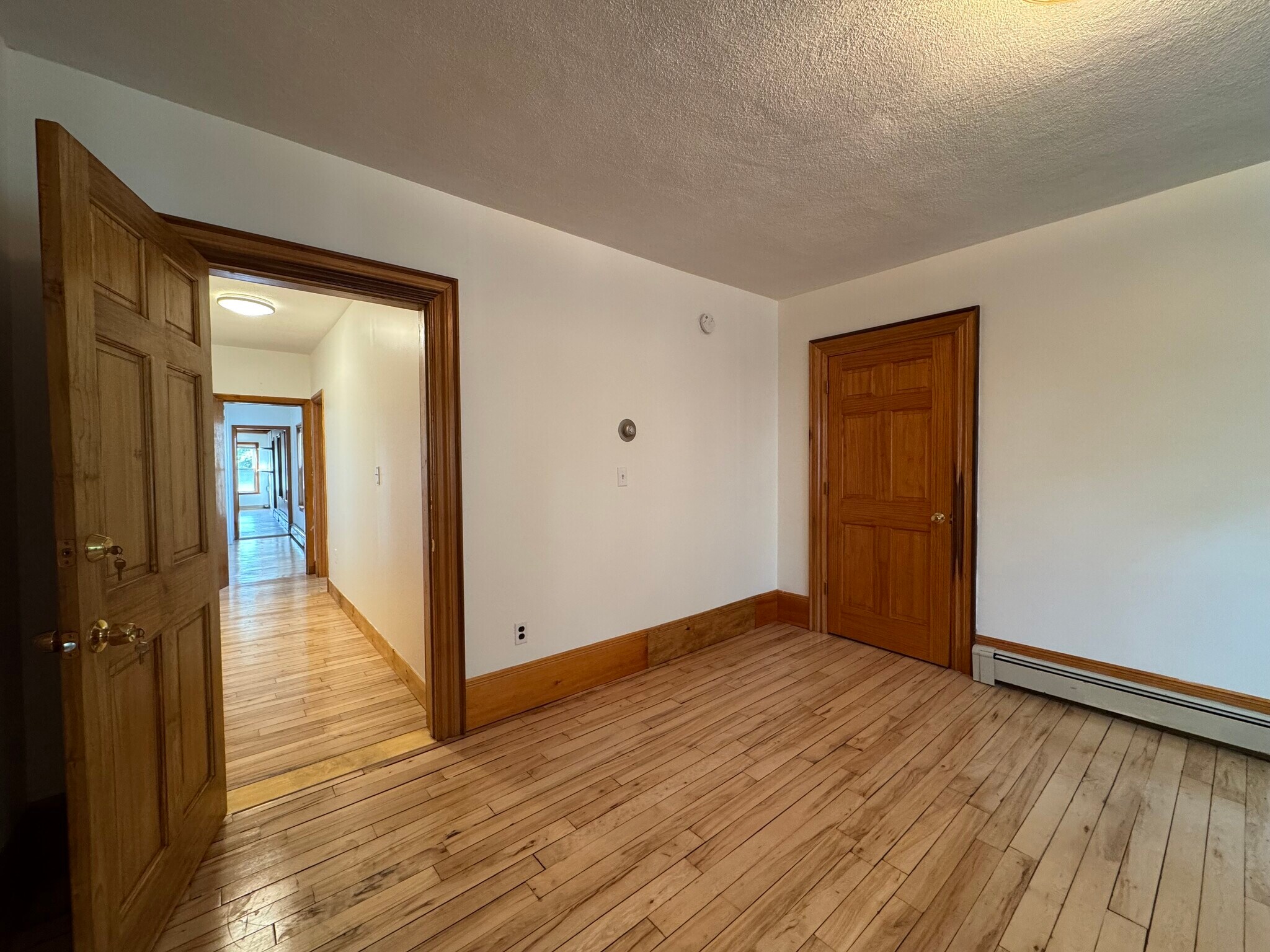 Building Photo - 114 Thorndike St