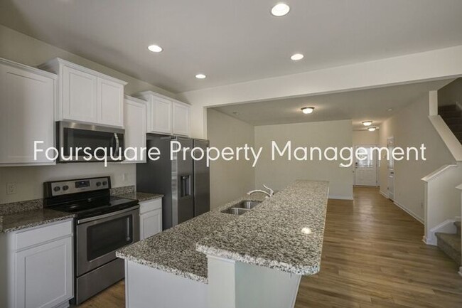 Building Photo - Townhome | Open Floor Plan | Washer/Dryer ...