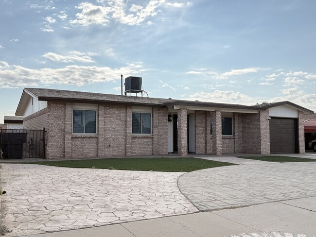 Building Photo - 9321 Sorbonne Dr
