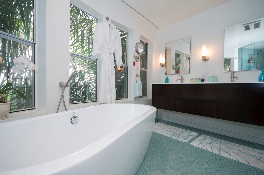 Primary Bath - 7121 Hillside Ave