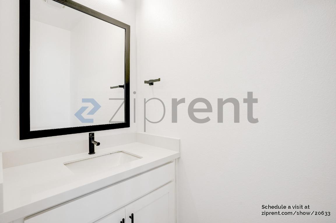 Building Photo - 2203 Versaro Dr