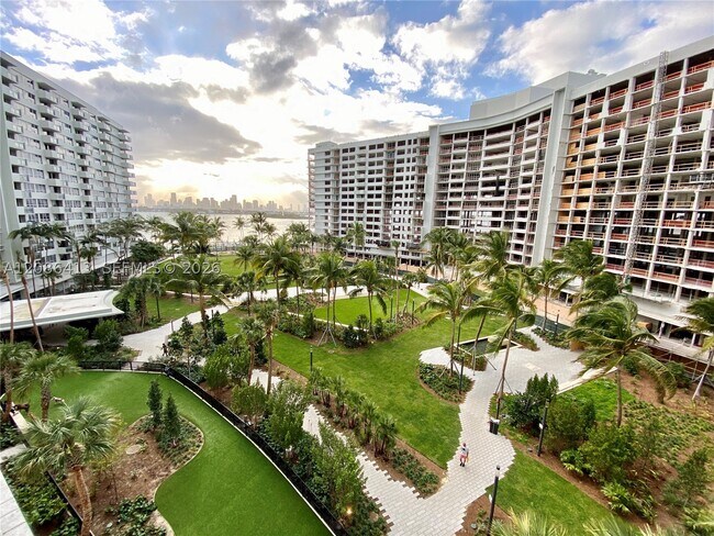 Building Photo - 1500 Bay Dr E