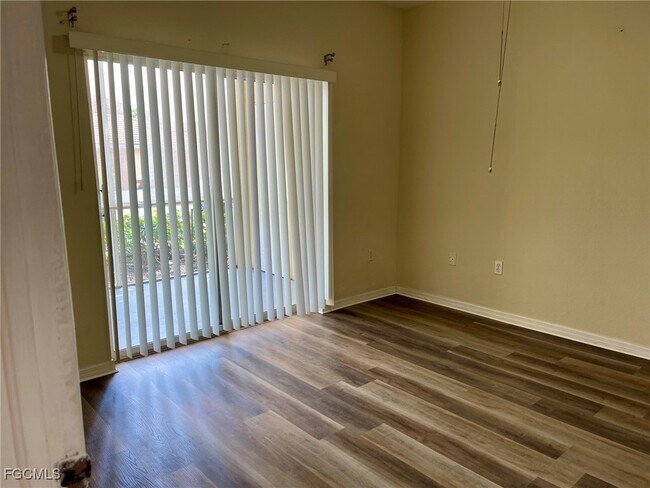 Building Photo - 6330 Aragon Way