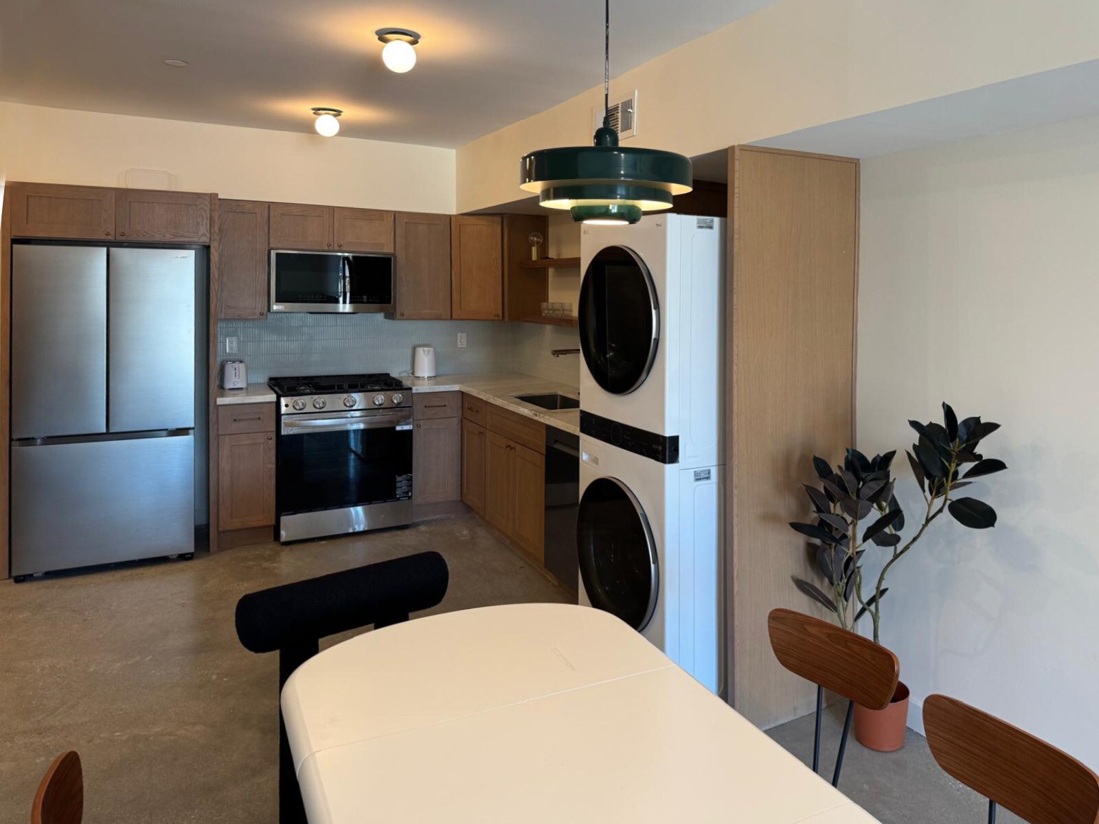 Building Photo - 4548 Huntington Dr S