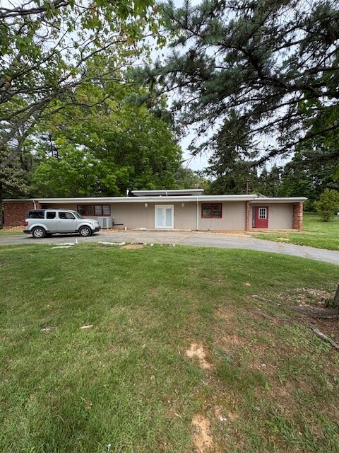 Building Photo - 2406 Browns Mill Rd