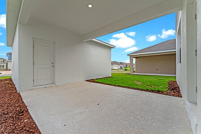 Building Photo - Modern Open-Concept Home with Designer Finishes and Community Amenities.