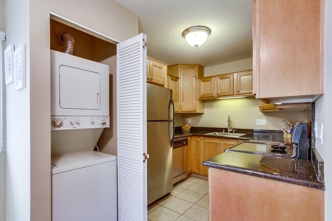 Building Photo - Heart of Normal Heights! 2 Bedrooms w/ In Unit Washer/Dryer! Two Assigned Gated Parking Spaces!