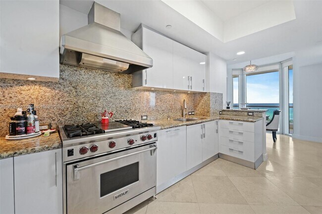 Building Photo - 17875 Collins Ave