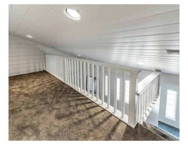 Building Photo - 13902 Paradise Valley Dr