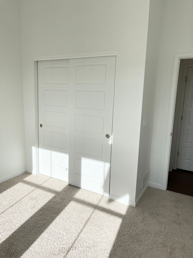 Building Photo - Beautiful home for rent between Parker and...