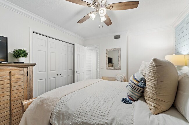 Building Photo - 275 Palm Ave