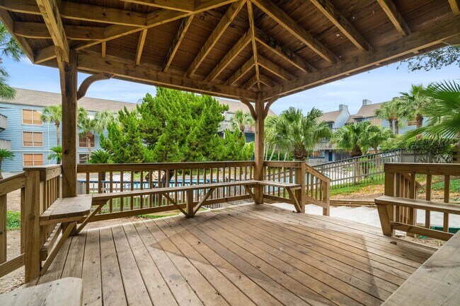 Building Photo - 8100 Seawall Blvd