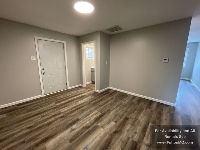 Building Photo - 300 Market St