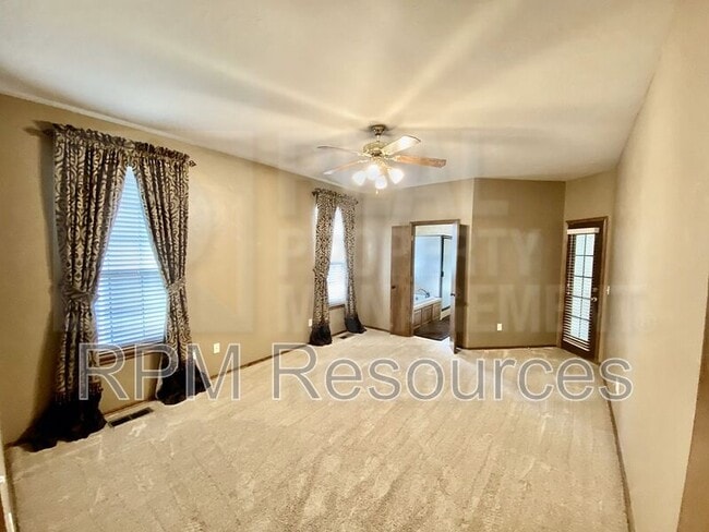 Building Photo - 216 Castle Rock Rd