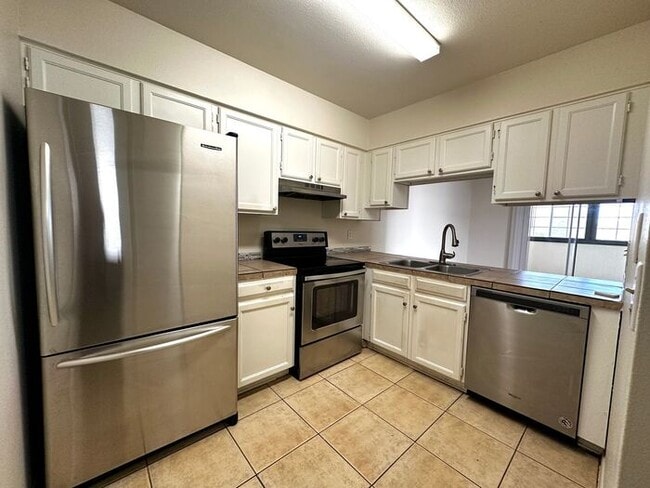 Building Photo - $500 Move In Special!2-bedroom, 1-bath apartment in Mesa, AZ
