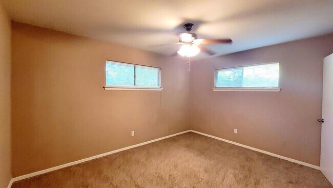 Building Photo - Stanford St 3102 - A