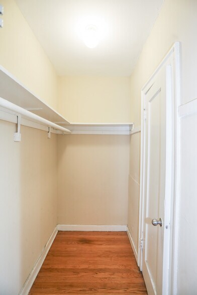 Building Photo - 5210 S Woodlawn Ave