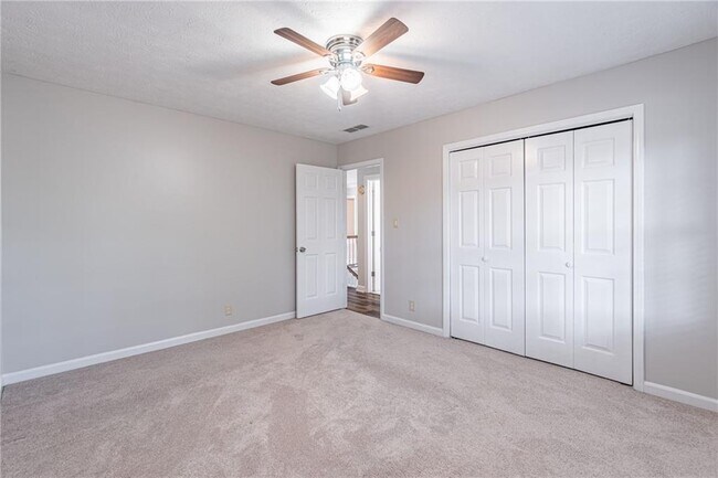 Building Photo - 736 Singley Dr
