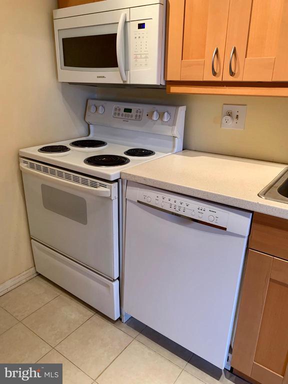 Building Photo - 7401 Westlake Terrace