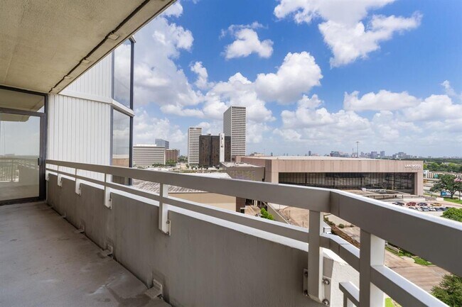 Building Photo - 15 Greenway Plz