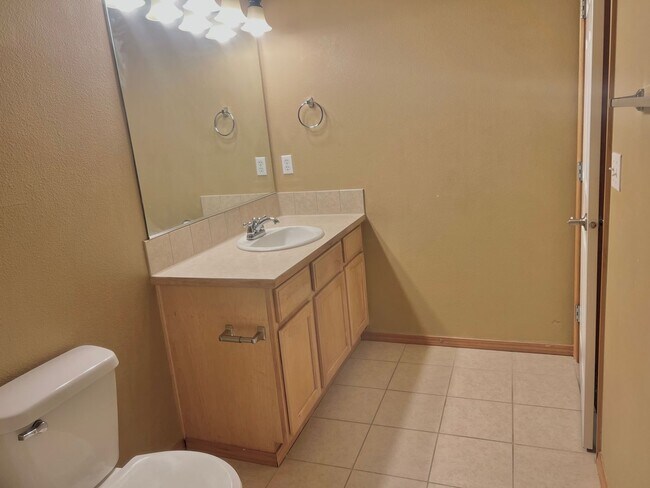 Building Photo - Must See! Beautiful 3bd/ + Bonus Rm/2.5 bath/ Primary Bed on Main/ /Heat Pump/Updated Features