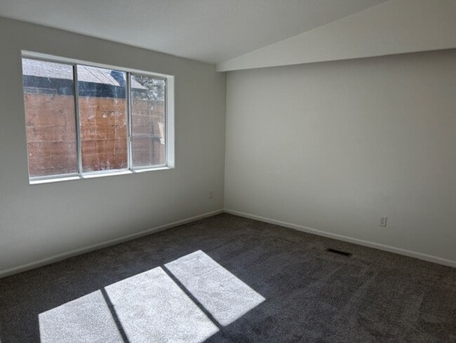 Building Photo - 3 Bedroom/2 bath in Sugarloaf